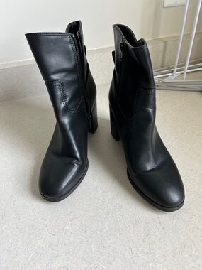 Giani Bernini Black Block Heel Ankle Boots